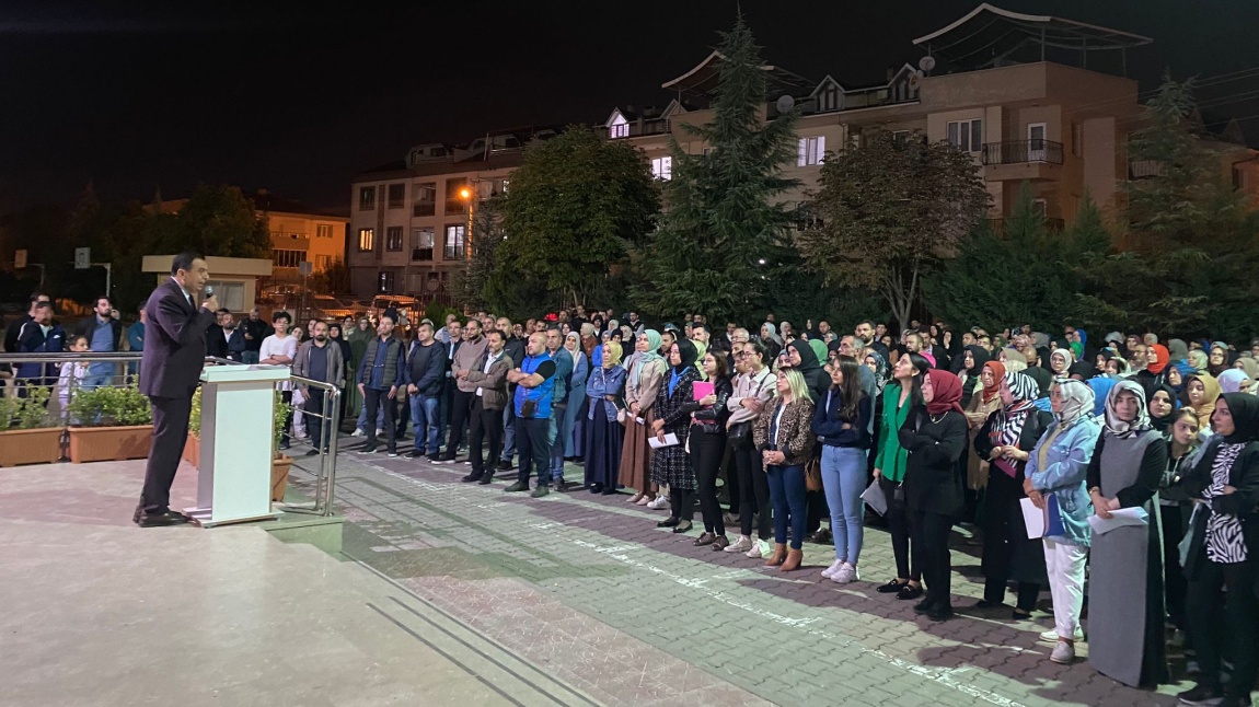 “Yine, Yeni, Yeniden Buradayız”